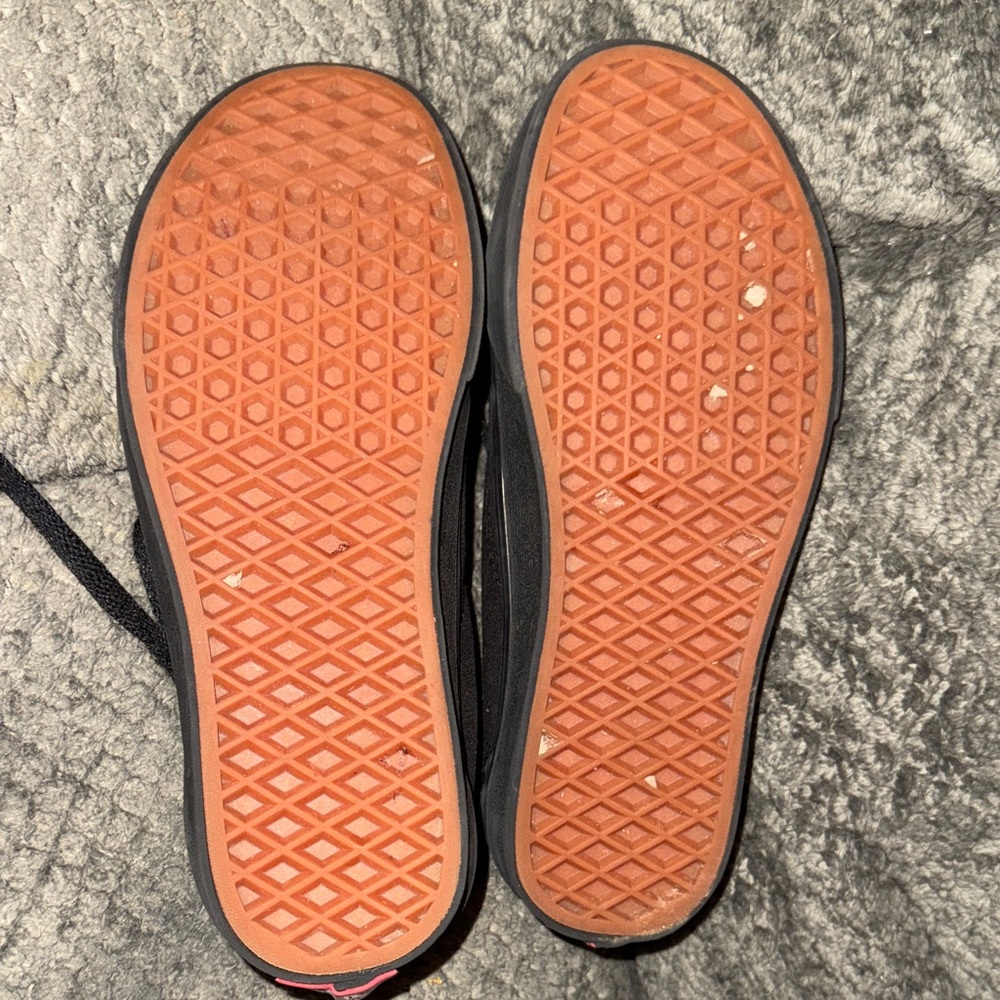 Black Low-Top Sneakers - Picture 3 of 3